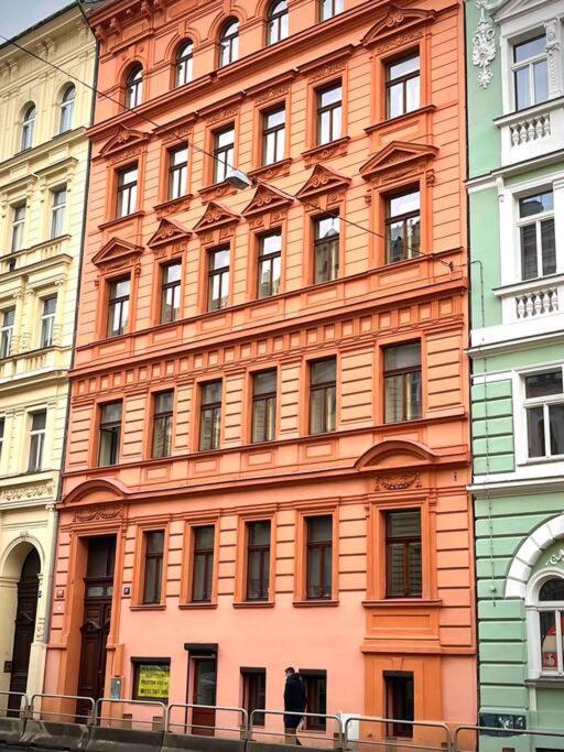 Leger * Praha